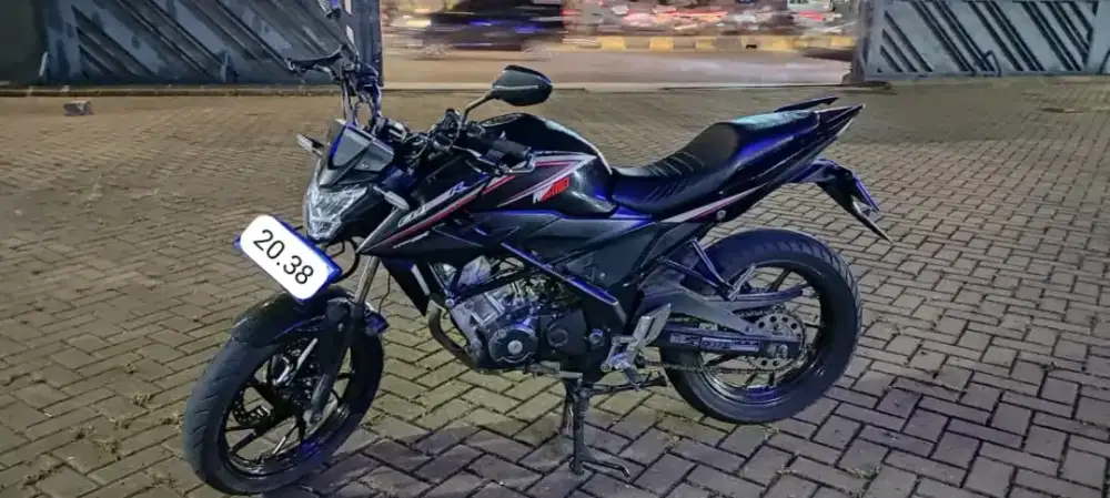 HONDA CB150R 2015