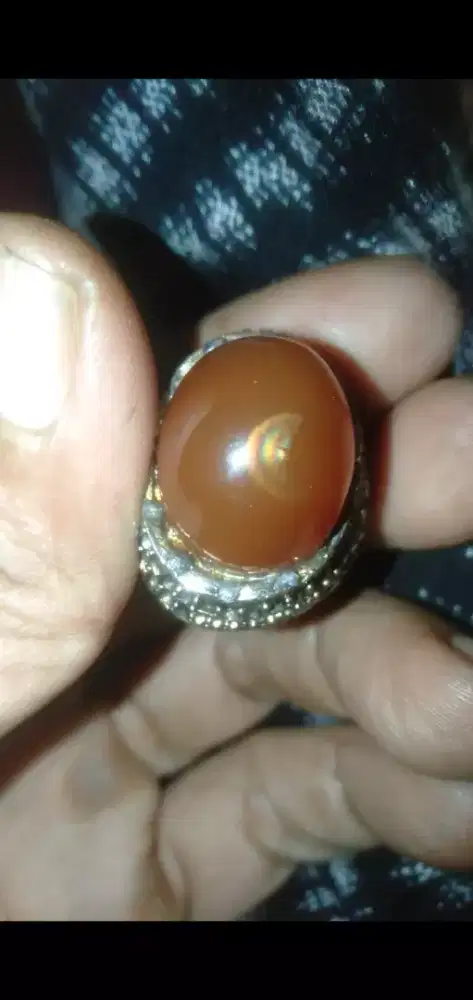 Batu Yaman gambar bulan sabit ada pelanginya