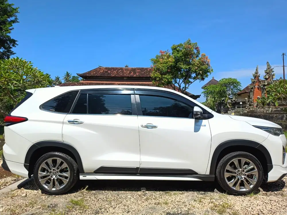 Toyota Kijang Innova Zenix 2.0 Q HV Modelista CVT TSS