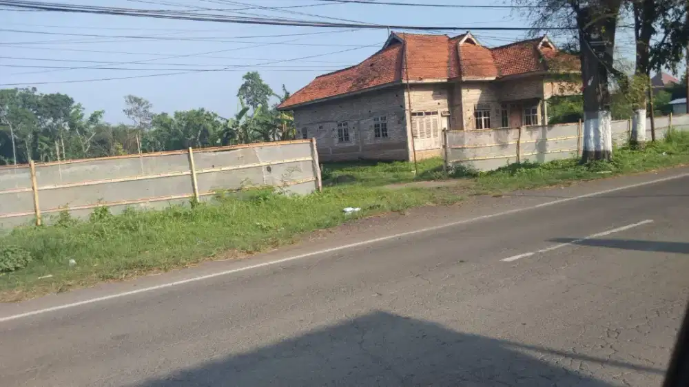 RUMAH JL RAYA WONOJATI JEMBER