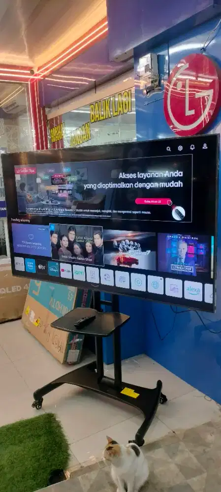 LG SMART TV 70 INCH UQ80 FREE STANDING BRACKET