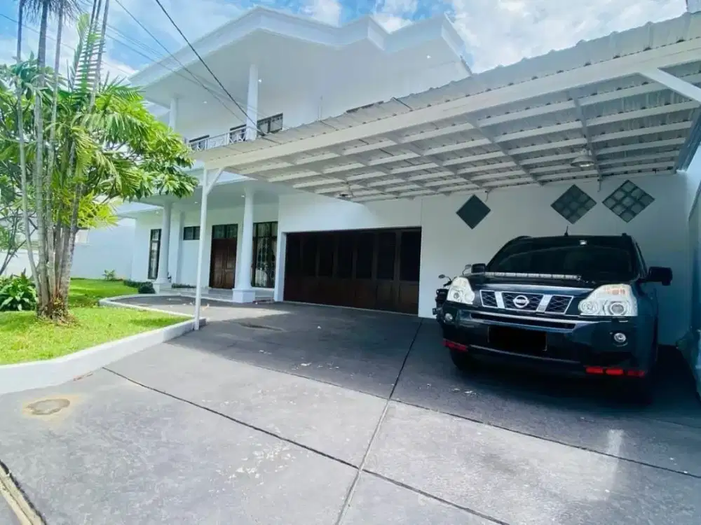 Disewa Rumah Mewah di Pejaten Barat Bebas Banjir, Kolam Renang Besar & Lokasi Strategis