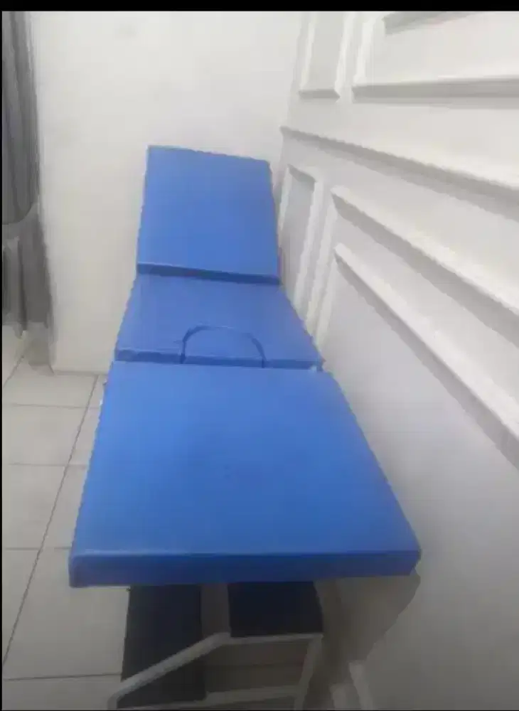 Dijual bed periksa pasien/ kehamilan