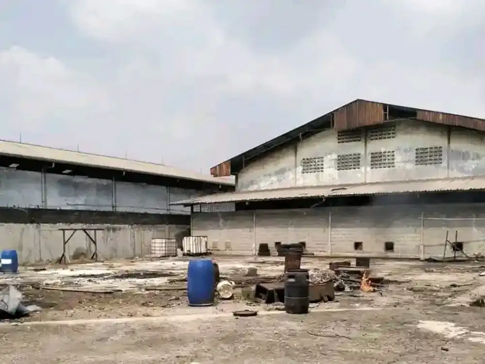 DIJUAL PABRIK LUAS 1 HEKTAR 2 BANGUNAN DEKAT BANDARA SOETTA DAN TOL