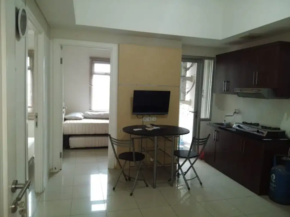 ready disewakan apartemen green lake sunter,2kamar,furnished,view danau dan kolam renang,hadap selatan,hoek