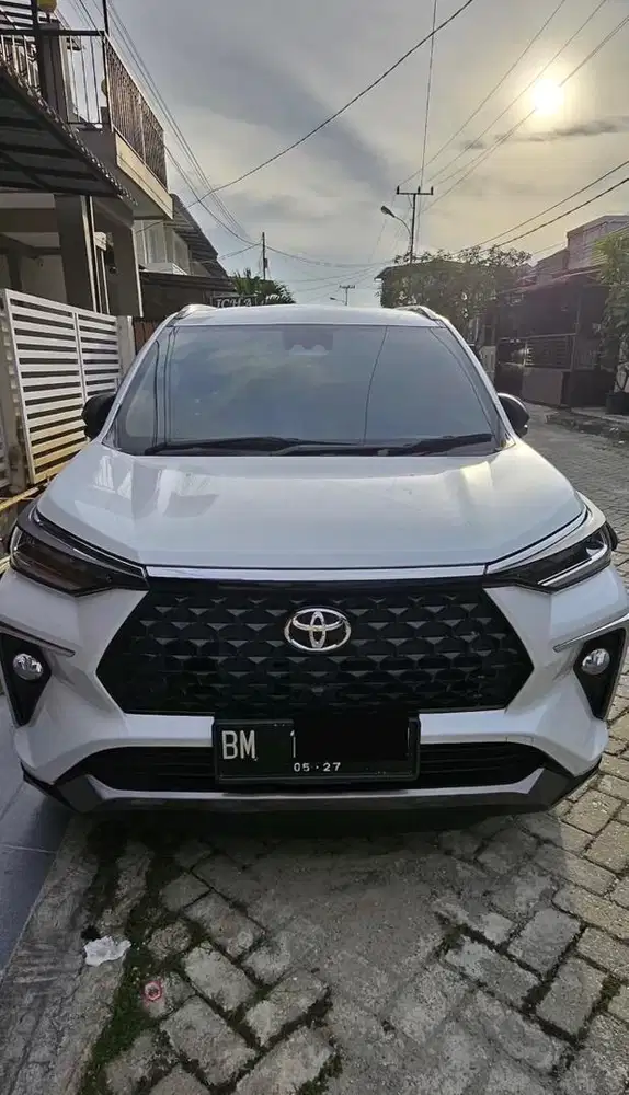 Toyota Veloz Q TSS putih 2022