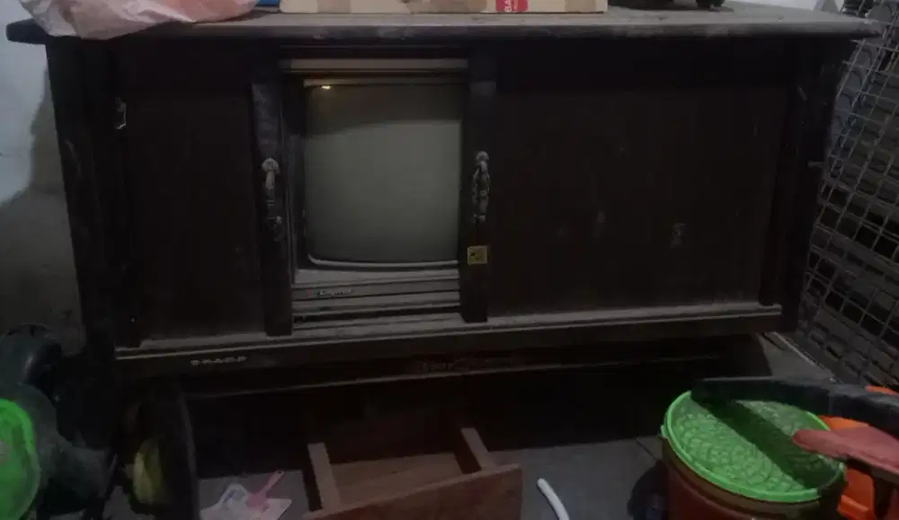 Dijual TV jadul antik merk Sharp