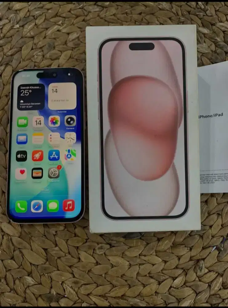 Iphone 15 pink ibox