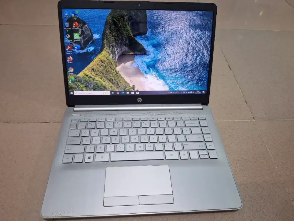 Bismillah dijual laptop hp14 slim A9  ram8gb ssd256gb siap pakai