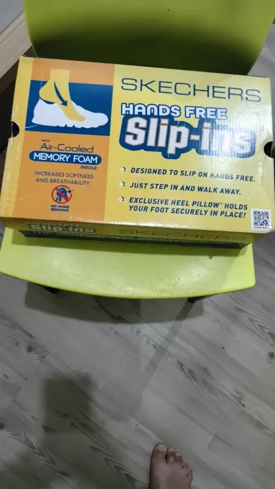 Sepatu olah raga Skechers 100%Baru