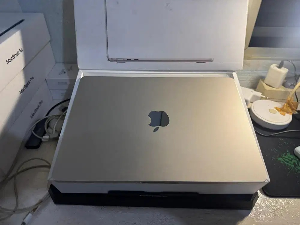 Macbook air m2 13 inch 16/256 gb gullset garansi panjang