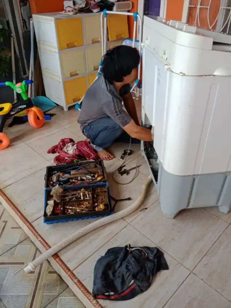 Bongkar pasang ac cuci ac kulkas frezer showcase m.cuci (service)