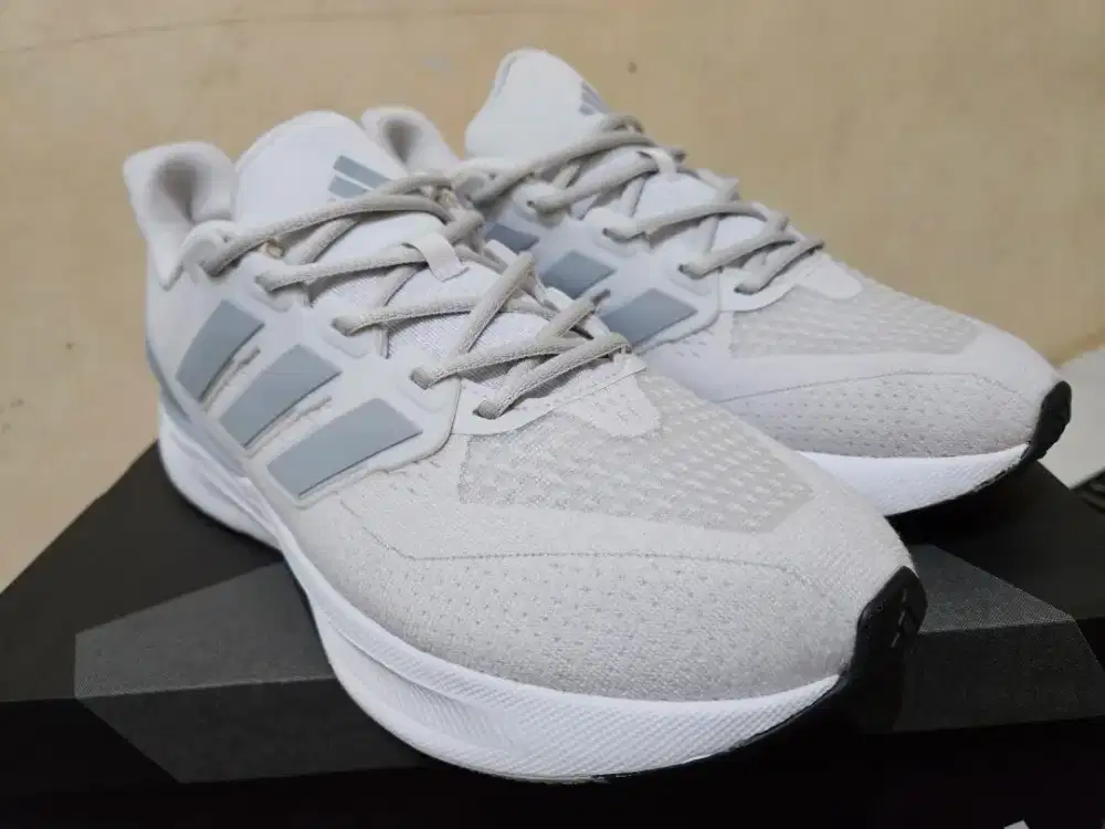 Dijual Adidas Ultrarun 5 warna Grey. Ukuran 45⅓.