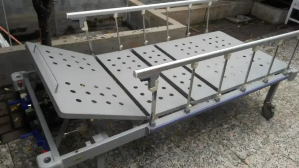 Ranjang bed pasien