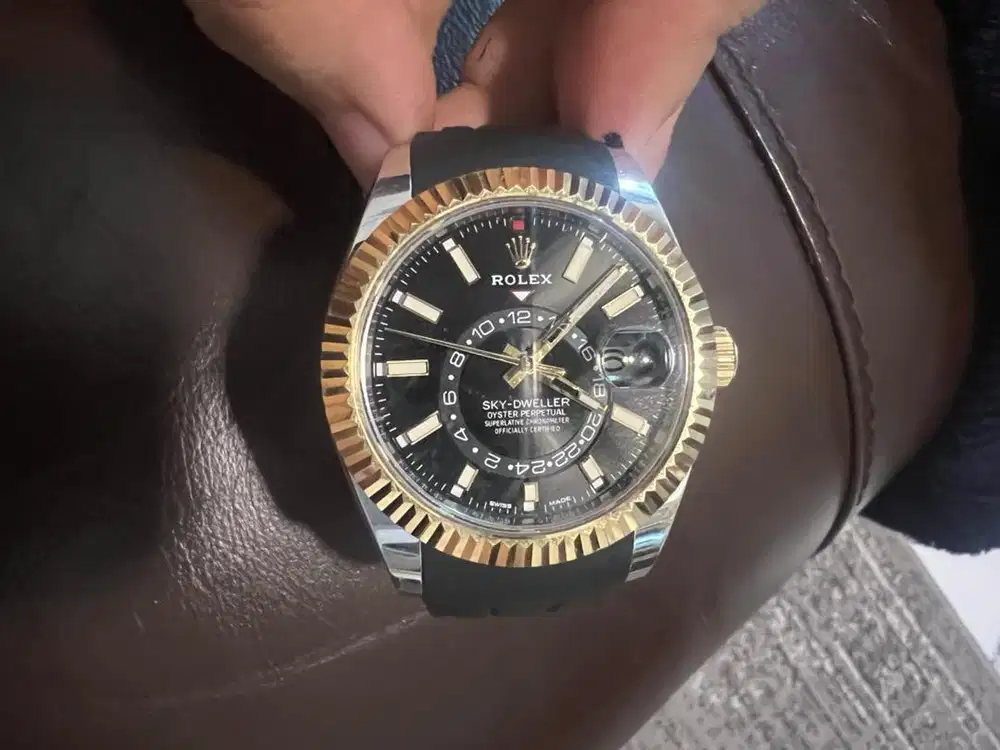 Rolex skydweller Rubber B  bukle origin