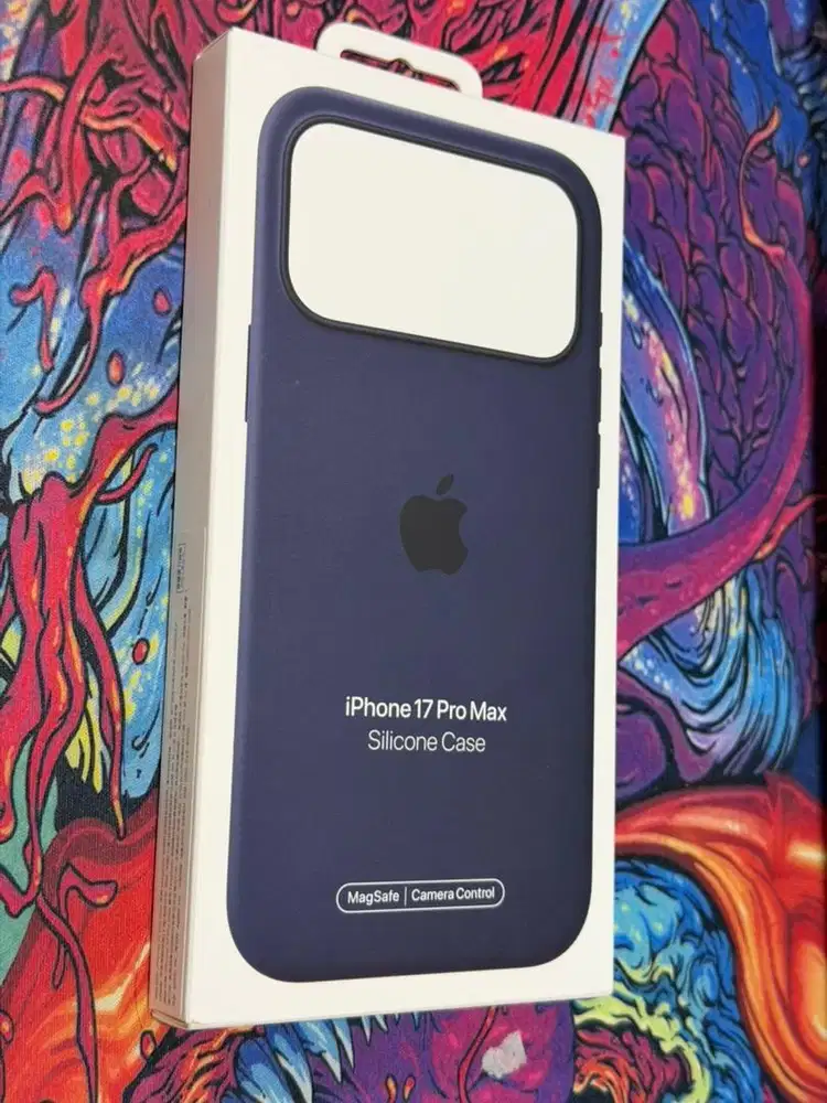 iPhone 17 Pro Max Silicone Case with MagSafe - Midnight