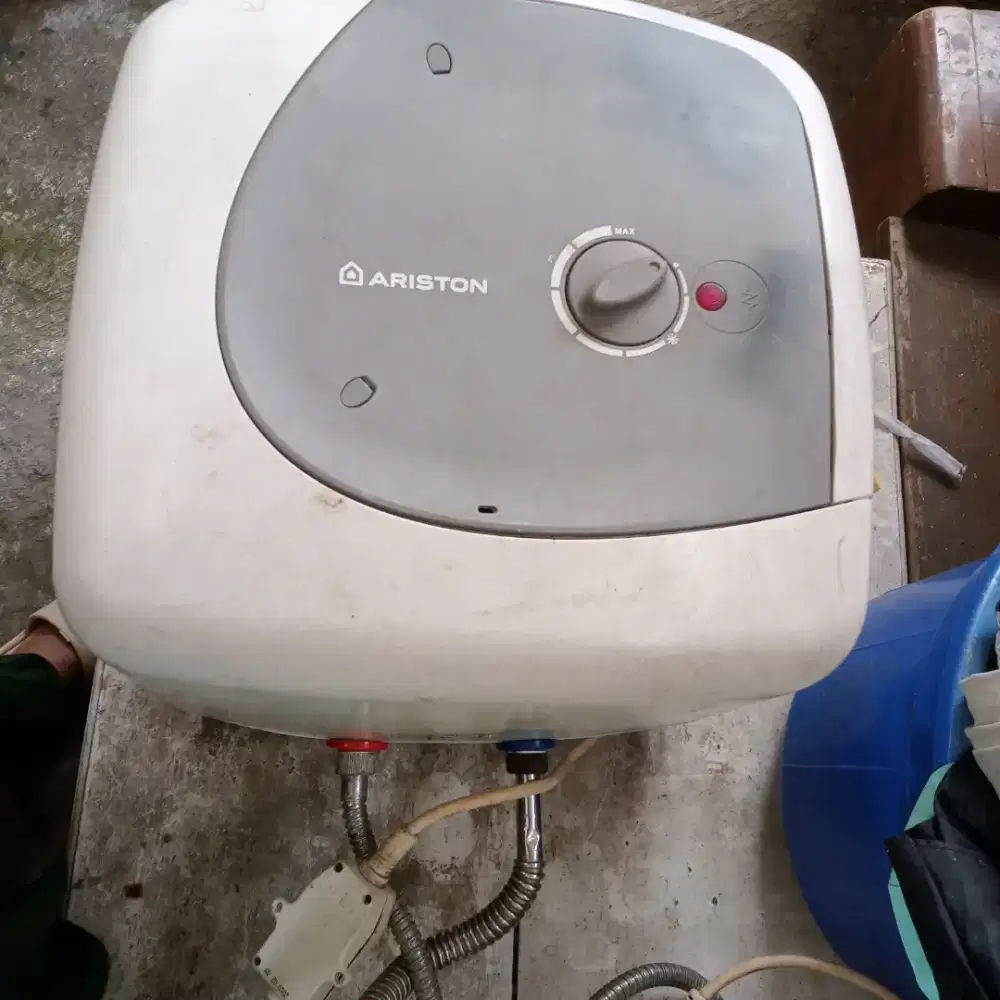 Water heater ariston
