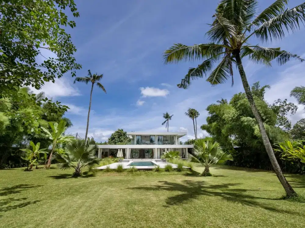 Vila 4-Kamar Tidur dengan Taman Luas dan Pemandangan Gunung Agung di Kaba-Kaba