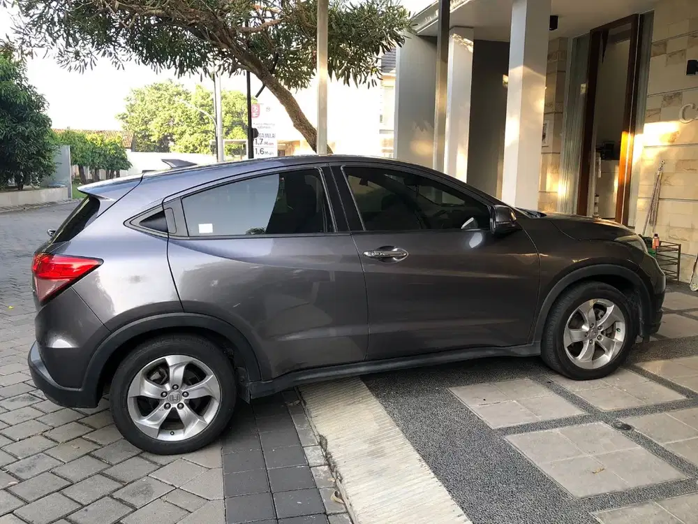 Honda HR-V E AT 2016 Grey Metalic Tangan 1 Km 102rb Plat B Pajak Pnjng