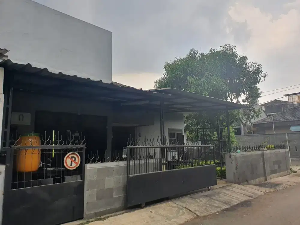 Rumah Luas Nyaman di Komplek Dian Permai Bandung