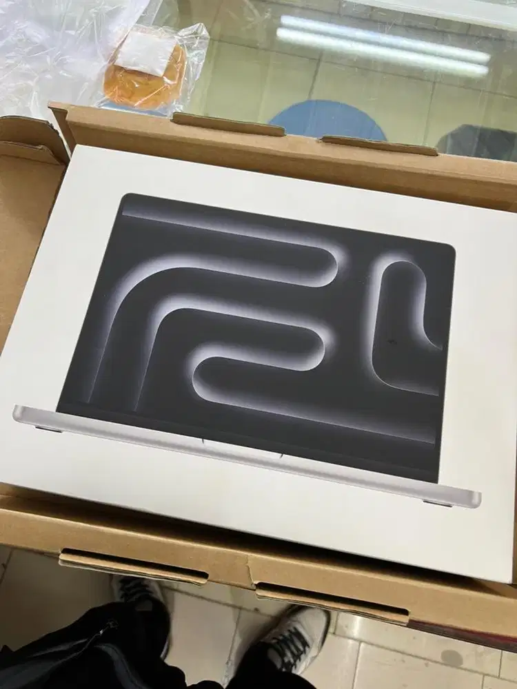 Macbook pro m4 pro  14 inch ram 24 ssd 1tb ibox baru dan segel Silver