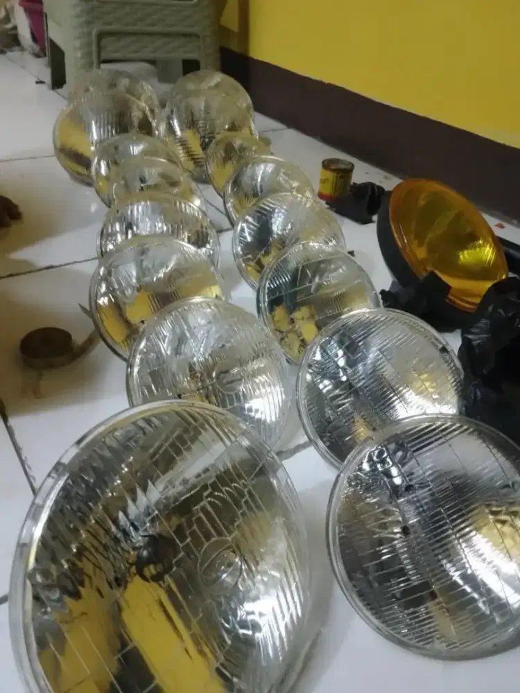 Lampu mobil retro klasik