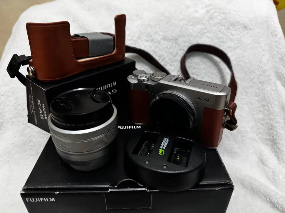 Kamera Fujifilm X-A5 Second Like New + Aksesoris Lengkap