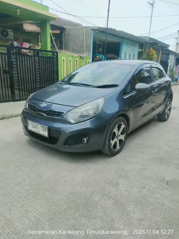 Termurah KIA rio manual hatchback 2013 istimewa