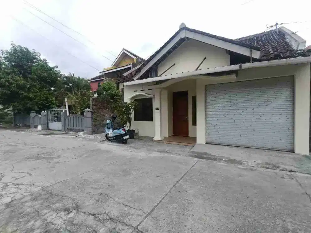 Rumah Bagus Strategis Murah dekat Jalan Mangesti Gentan