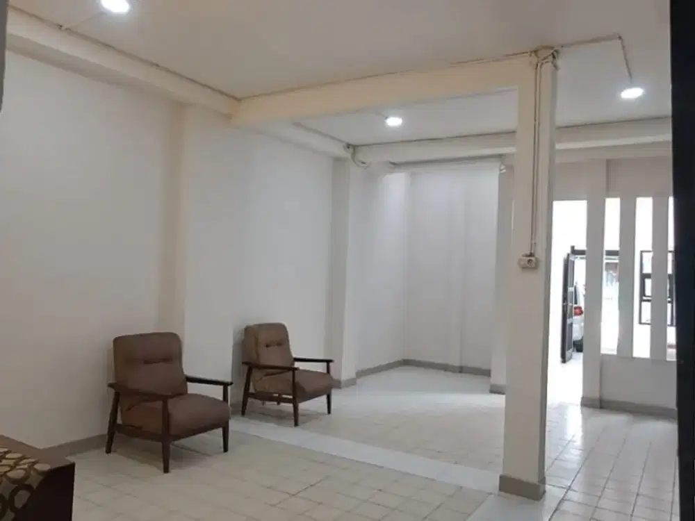 Rumah Siap Pakai Tengah Kota di Ciateul Bandung