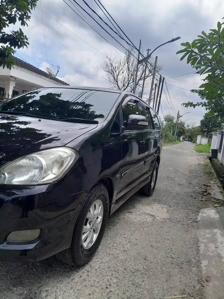 Toyota Kijang Innova 2010 Bensin