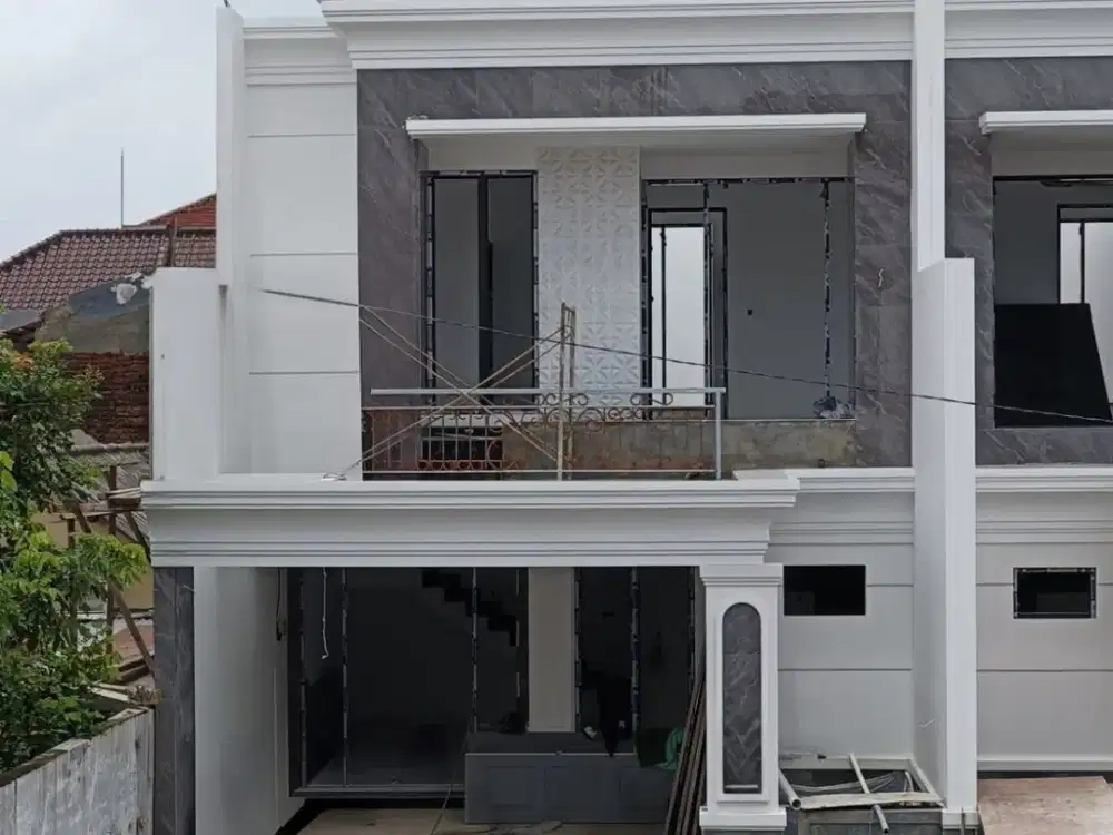 ROW 4 Mobil! Rumah American Classic Mewah di Araya 2 selangkah dari MERR