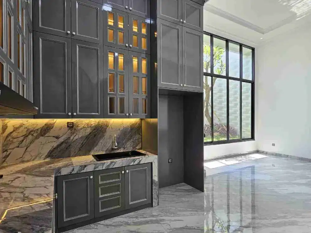 DIJUAL RUMAH BARU FULL RENOVASI CLASSIC DESIGN 2,5LANTAI SIAP HUNI BINTARO SEKTOR 9 TANGSEL.