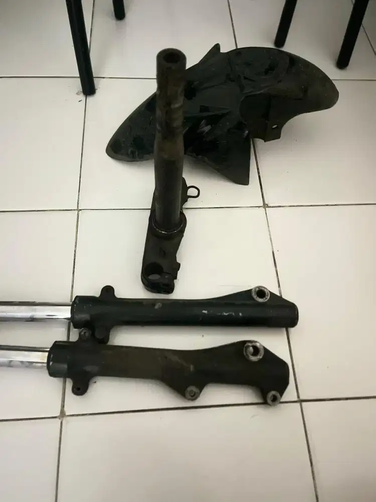 Segitiga dan shock depan beat karbu