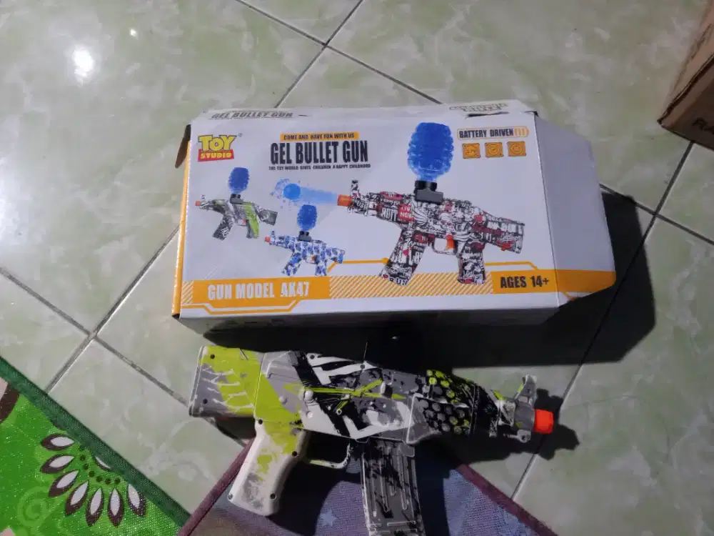 Tembakan water gel blaster