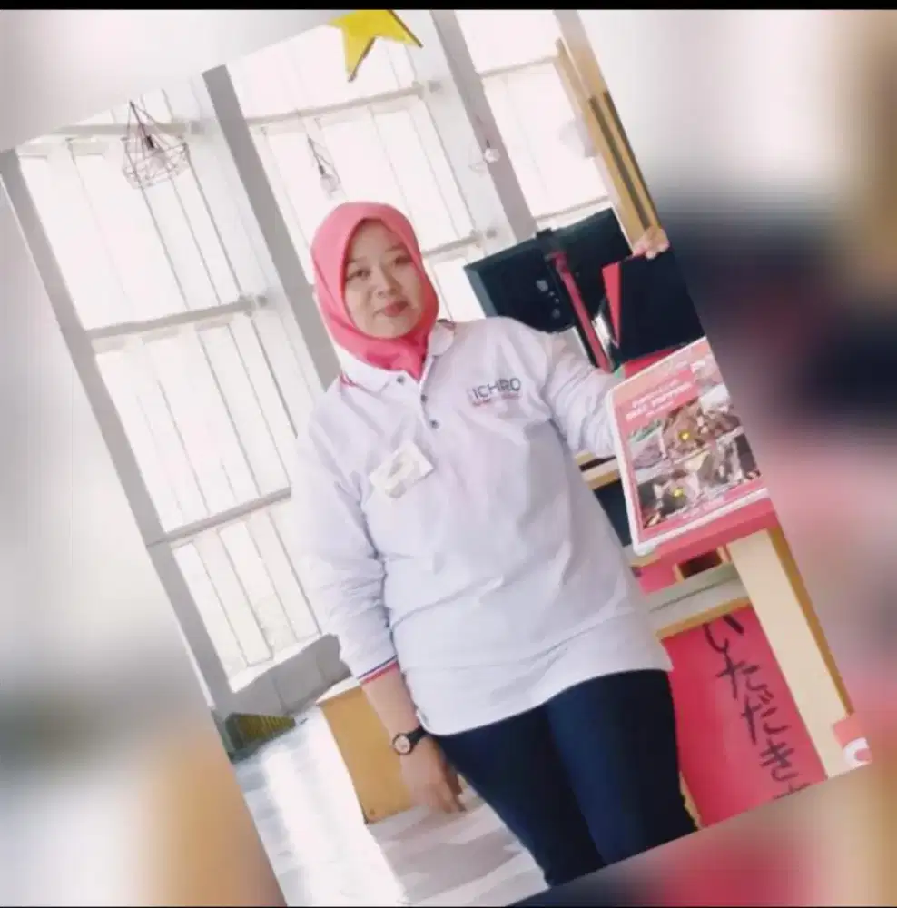 Sedang Mencari Pekerjaan Sebagai cashier/waitres.