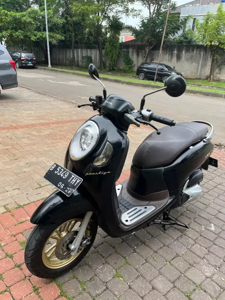 Scoopy Prestige Keyles Hitam Glossy