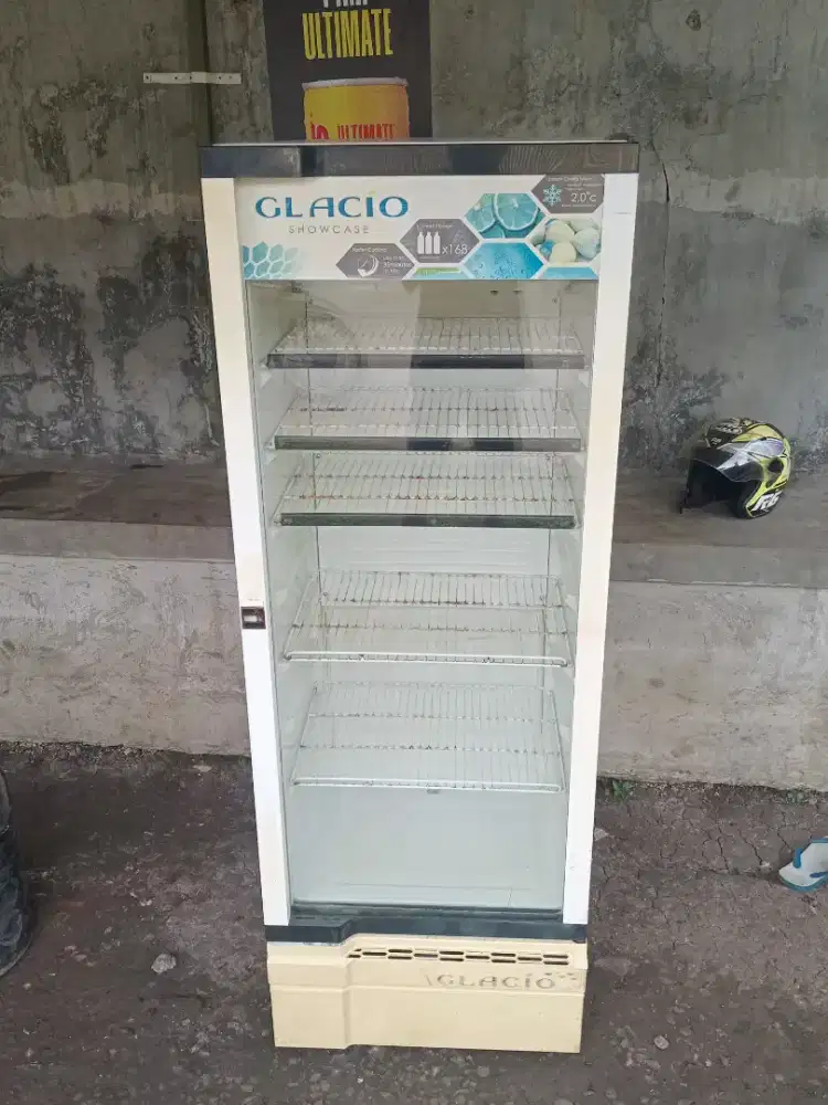 Show case toshiba glasio 5 rak dingin normal