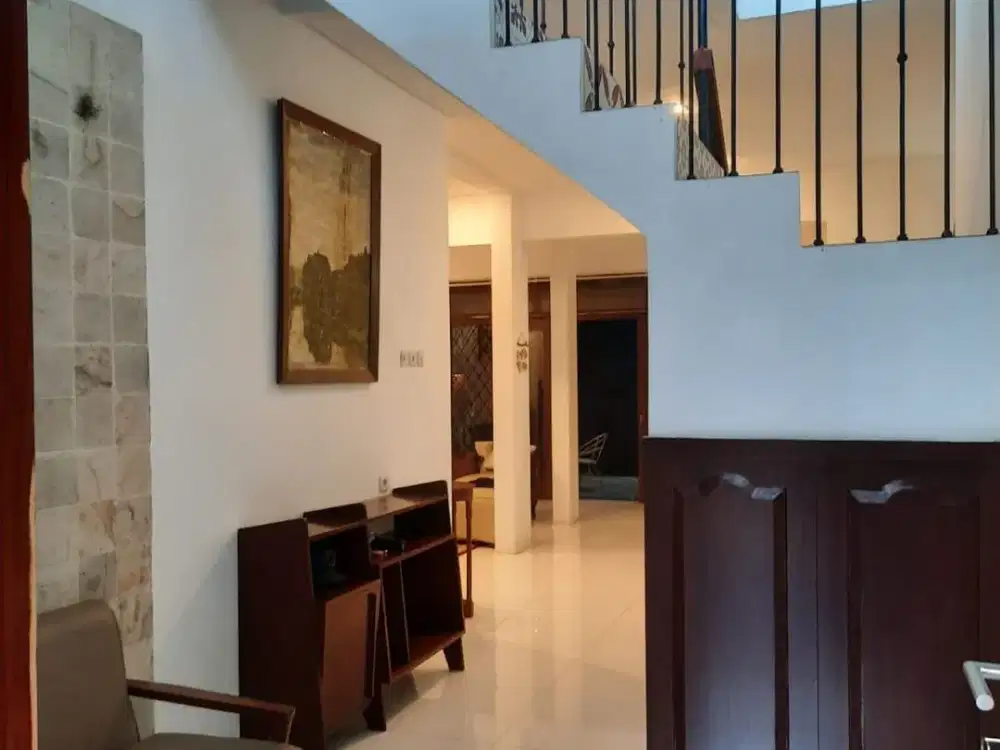 Rumah 2 Lantai Lokasi Premium di Antapani