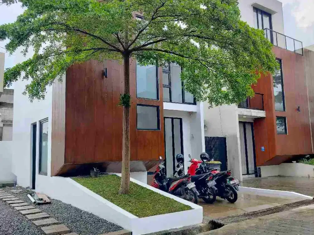 ANTAPANI 3LANTAI PLUS KOLAM RENANG HARGA 1.4 M NEGO