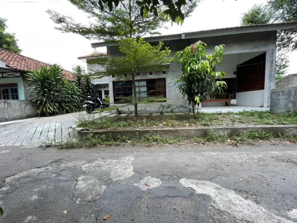 DIJUAL RUMAH KONSEP INDUSTRIAL DI TAJEM MAGUWOHARJO WEDOMARTANI