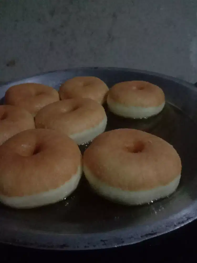 Donat polos belum ditoping