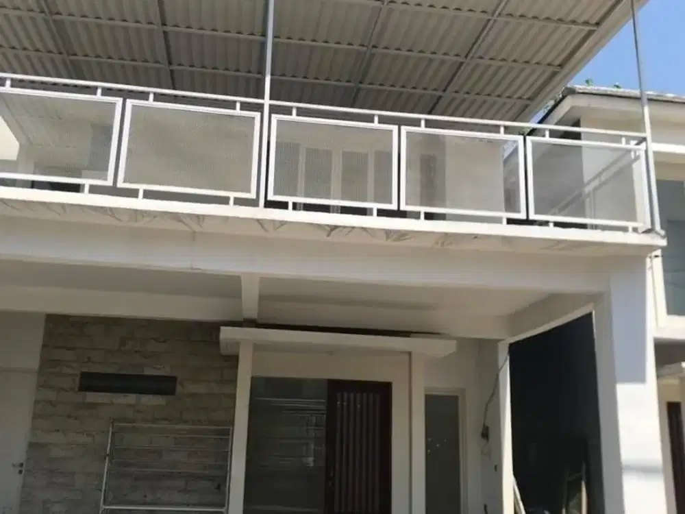 Rumah Balkon Pink Diamond 2 lantai waru juanda