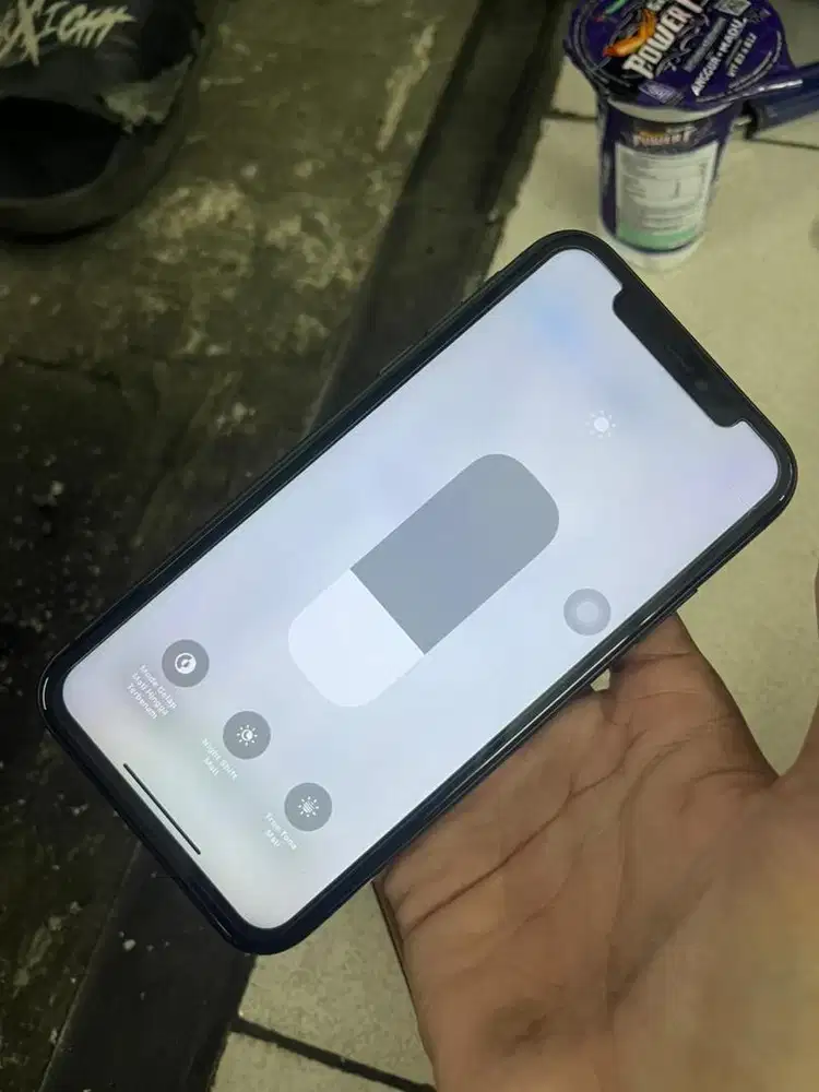 iphone 11 64GB int