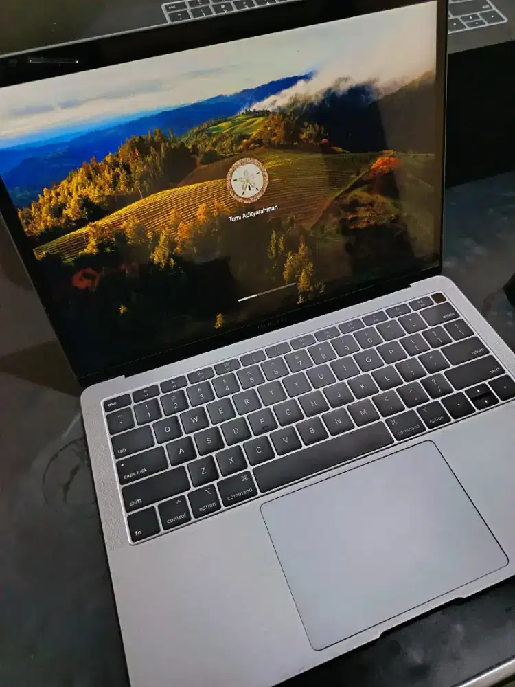 Macbook Air 2018 8/128 Core i5 Bonus Case