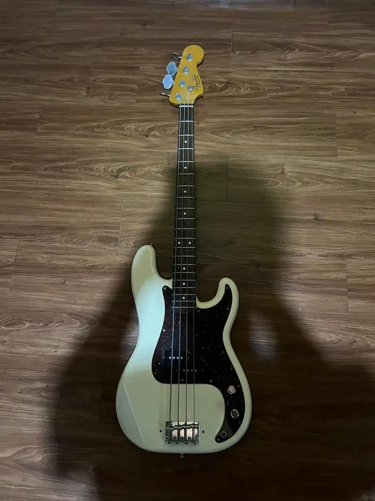 Fender Precision Bass RI62 Thn 2004 Serial R Japan Olympic White
