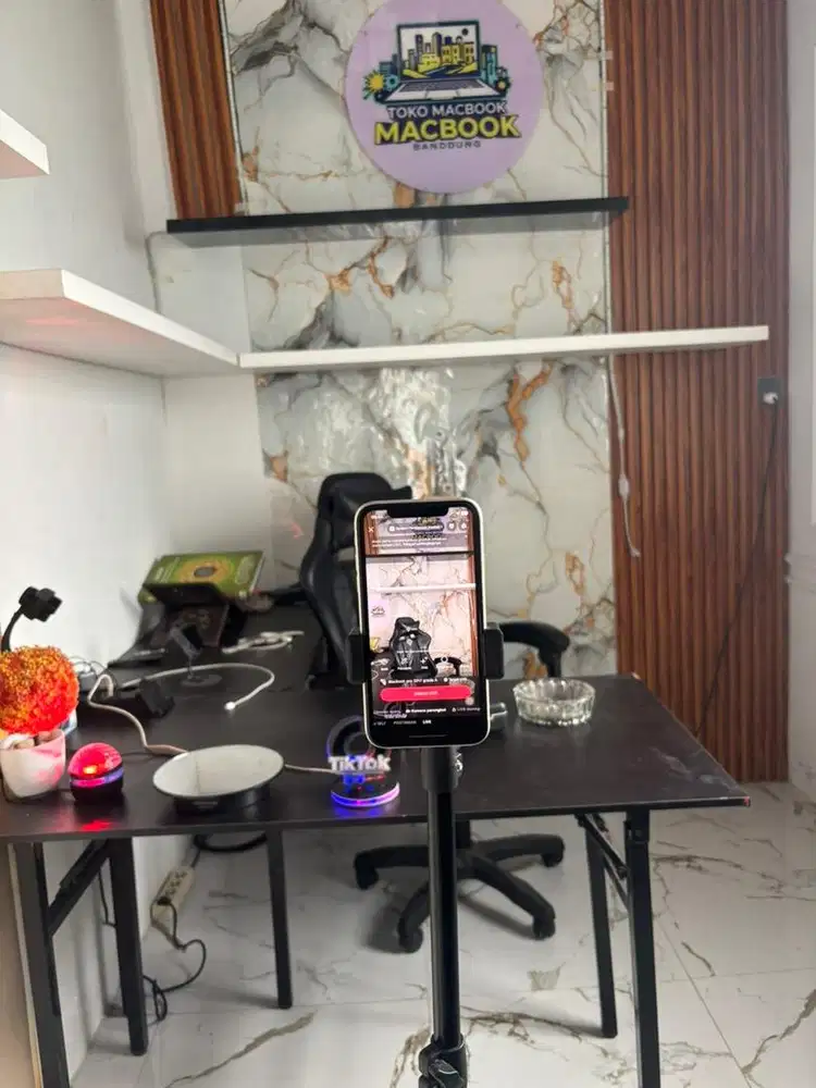 Di cari host live jualan laptop