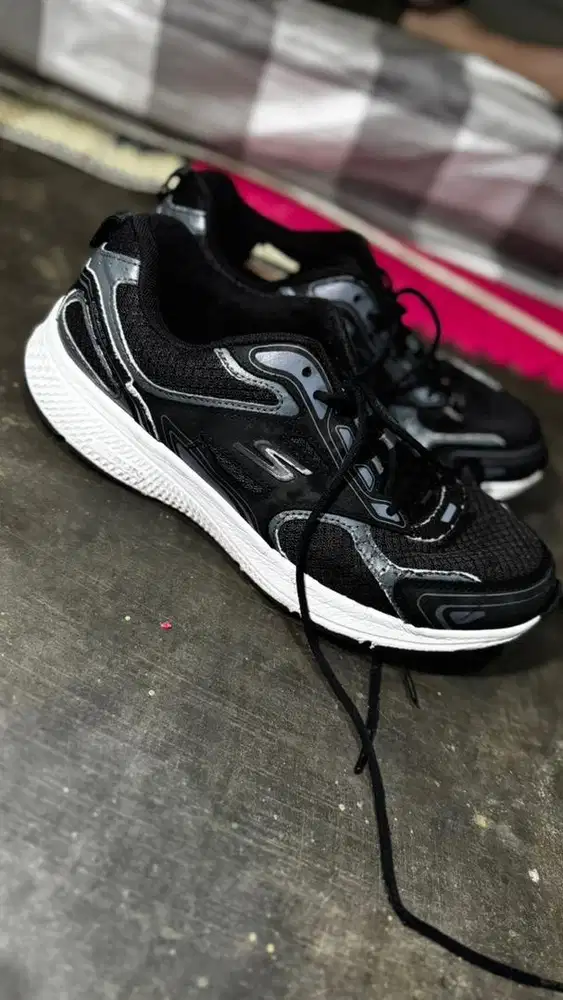 Sepatu Skechers Go Run Consistent size 41