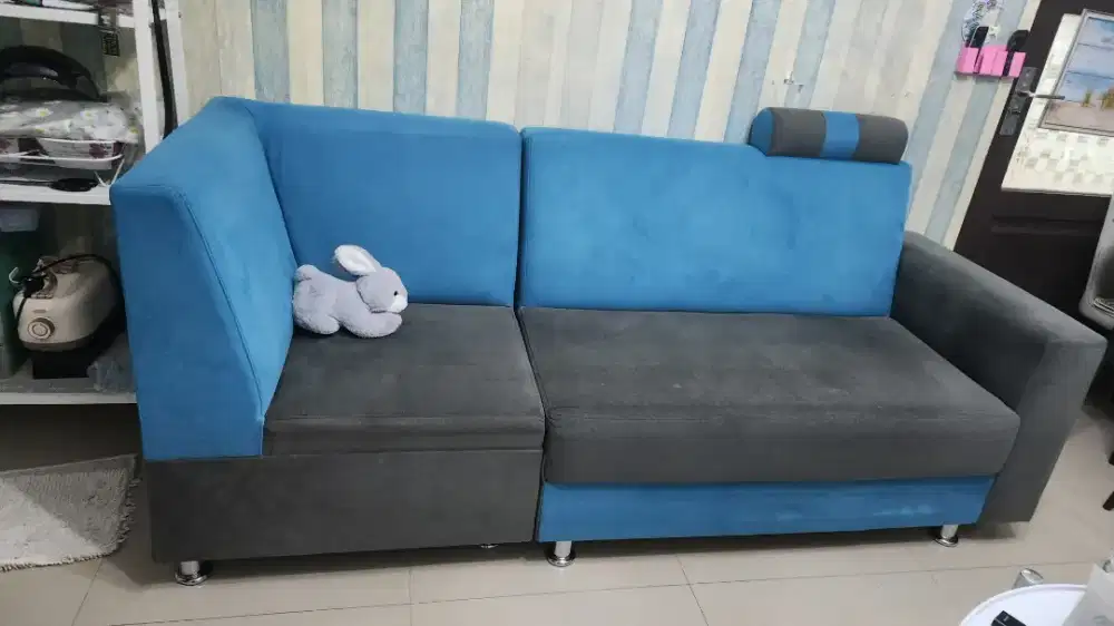Sofa bahan beludru