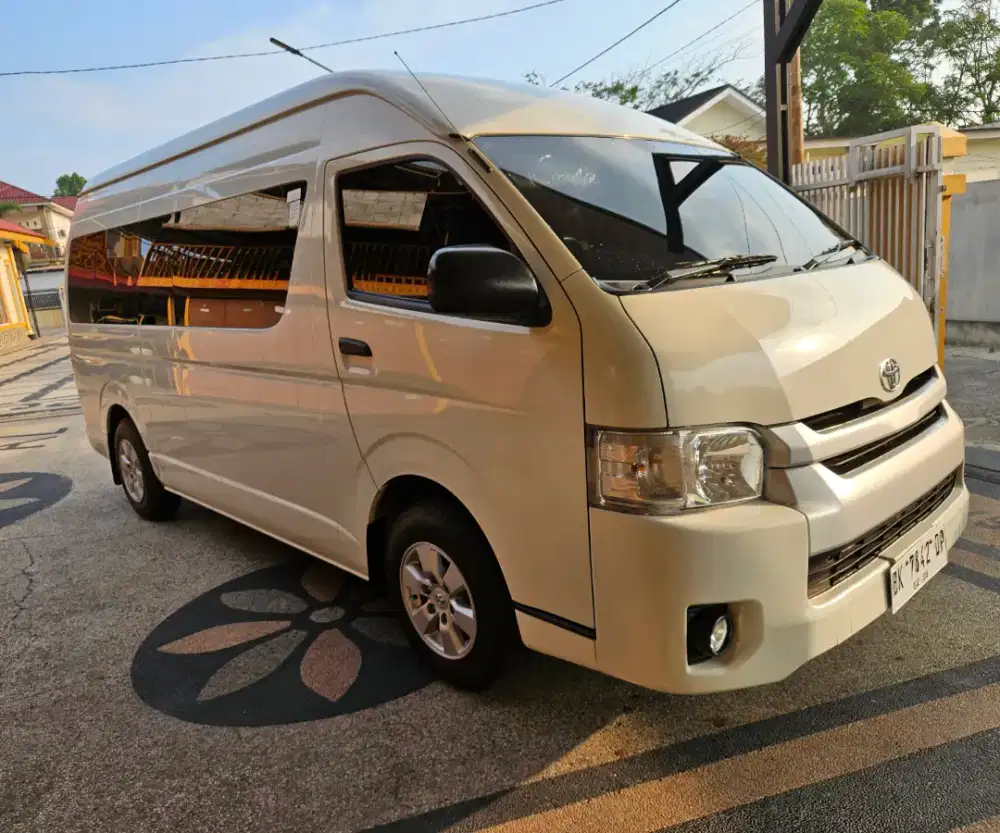 Hiace commuter 2019